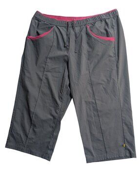 Made For Life Womens 24W Gray Capri Pants With Pink Trim Elastic Waist